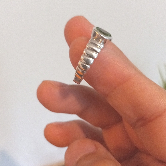 925 peridot ring - Picture 6 of 12